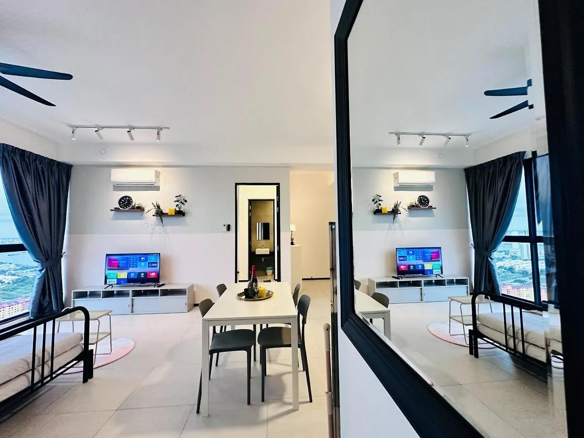 Infinity Pool Luxury Apartment Suites 3Br 10 Pax George Town