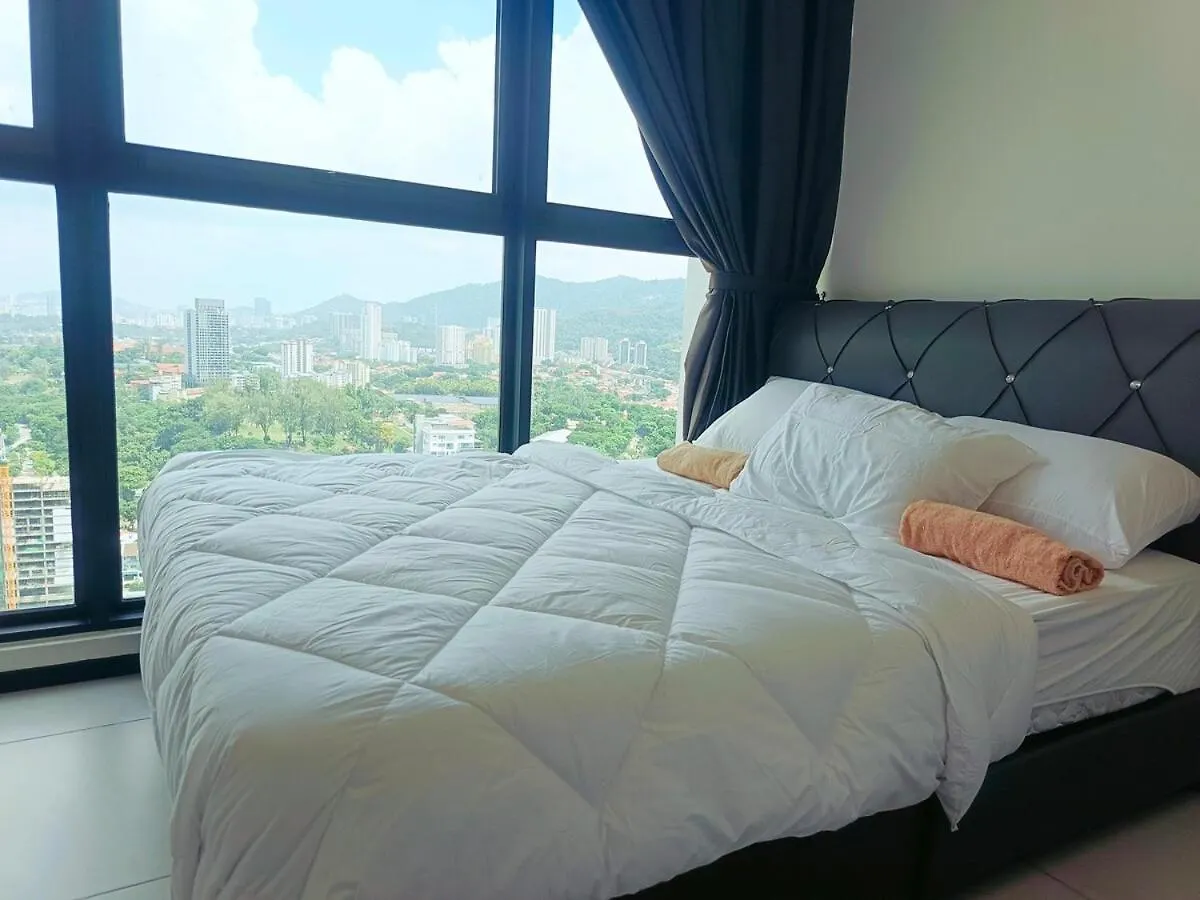 Infinity Pool Luxury Apartment Suites 3Br 10 Pax George Town Malesia